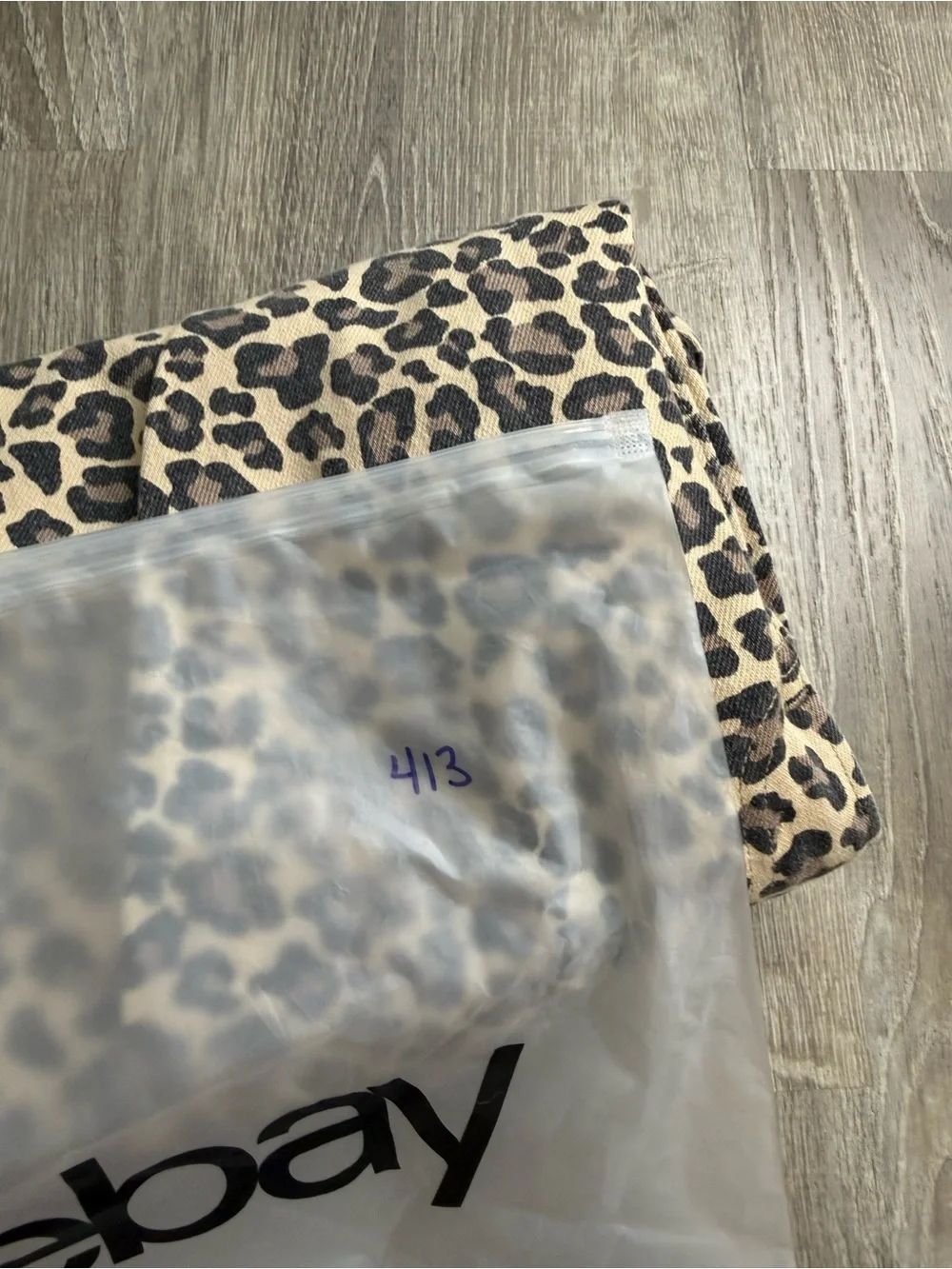 Abercrombie Curve Love High Rise 90s Relaxed Jean in Leopard Print Size 14 - Picture 13 of 13